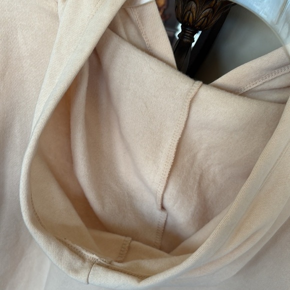 Brand New Bratz Hoodie Pullover Sweatshirt Cartoon Beige w/ Colorful Graphic Y2K - Picture 12 of 14